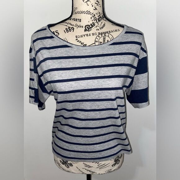 H&M Navy & Gray Crop Top - Picture 8 of 8